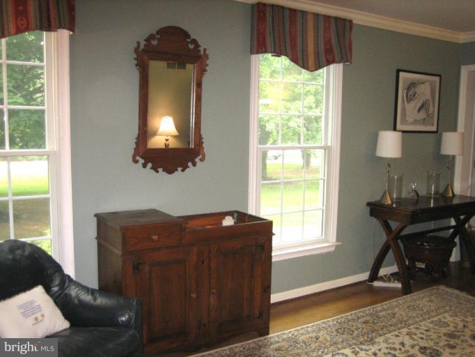 13009 Gent Road Reisterstown, MD 21136 - Photo 6 of 29 Living Room