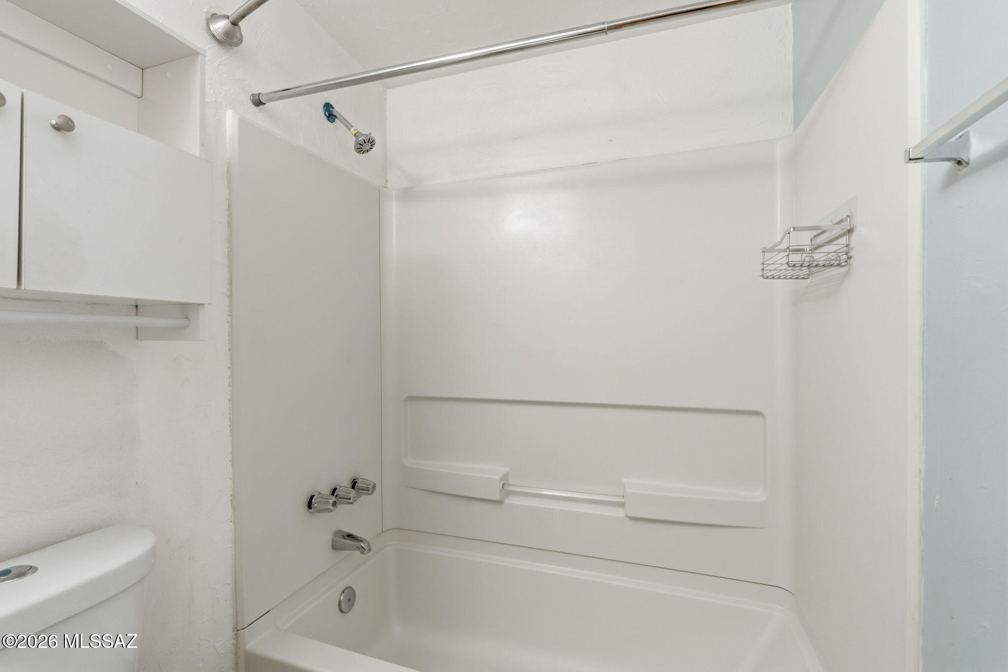 1453 West Roger Road Tucson, AZ 85705 - Photo 27 of 36 BATHROOM & TUB