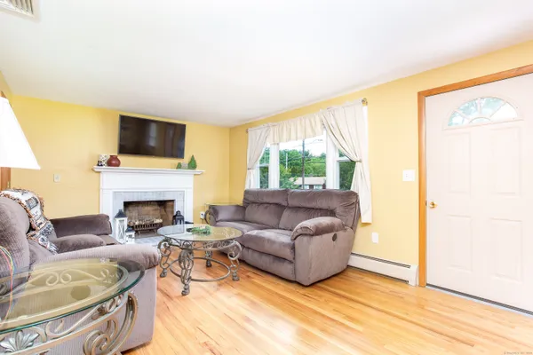 $3,000 | 2791 Ellington Road, South Windsor, CT 06074