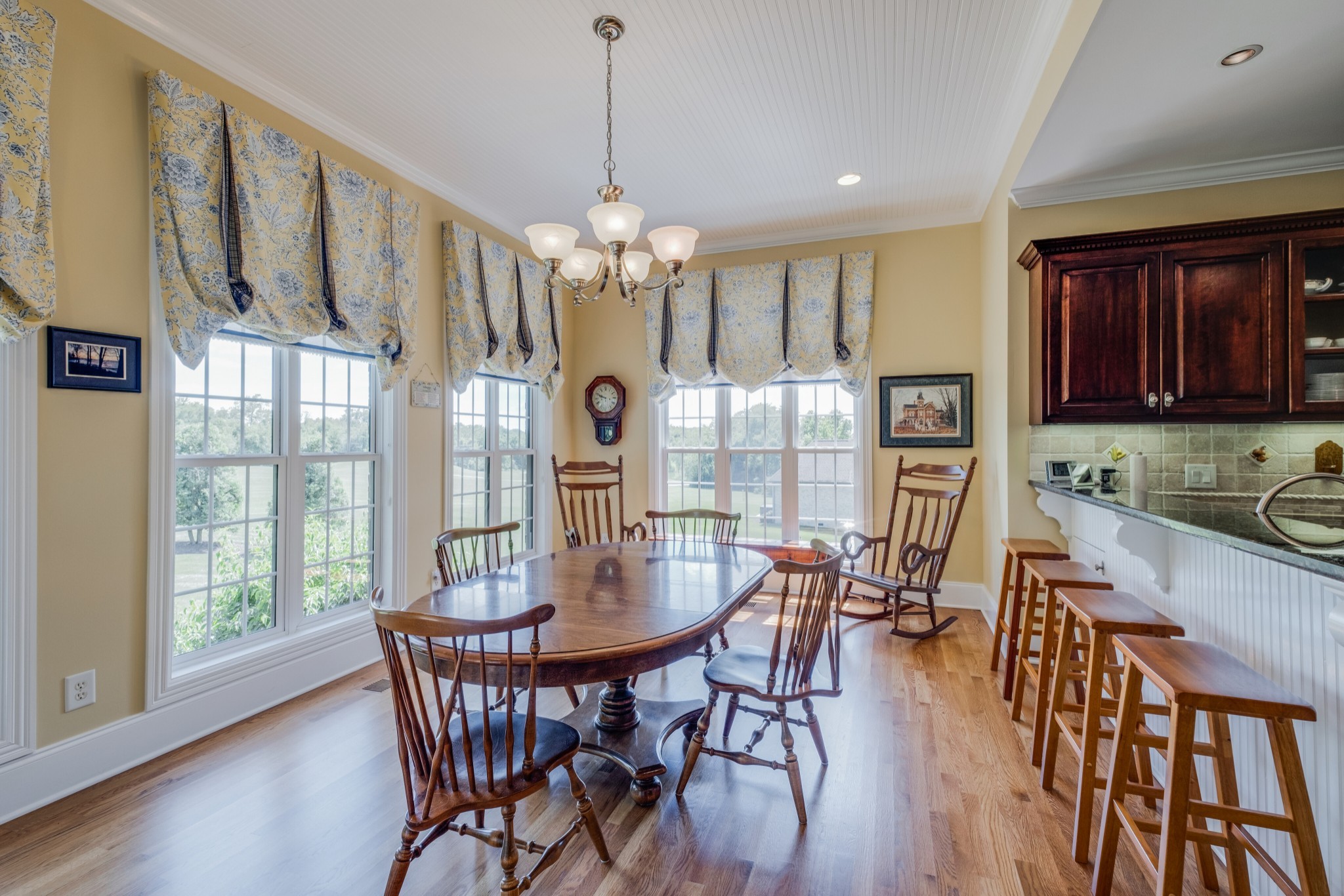 423 Ridgecrest Lane Lebanon, TN 37087 - Photo 21 of 50 a view of a dining room with furniture window and wooden floor