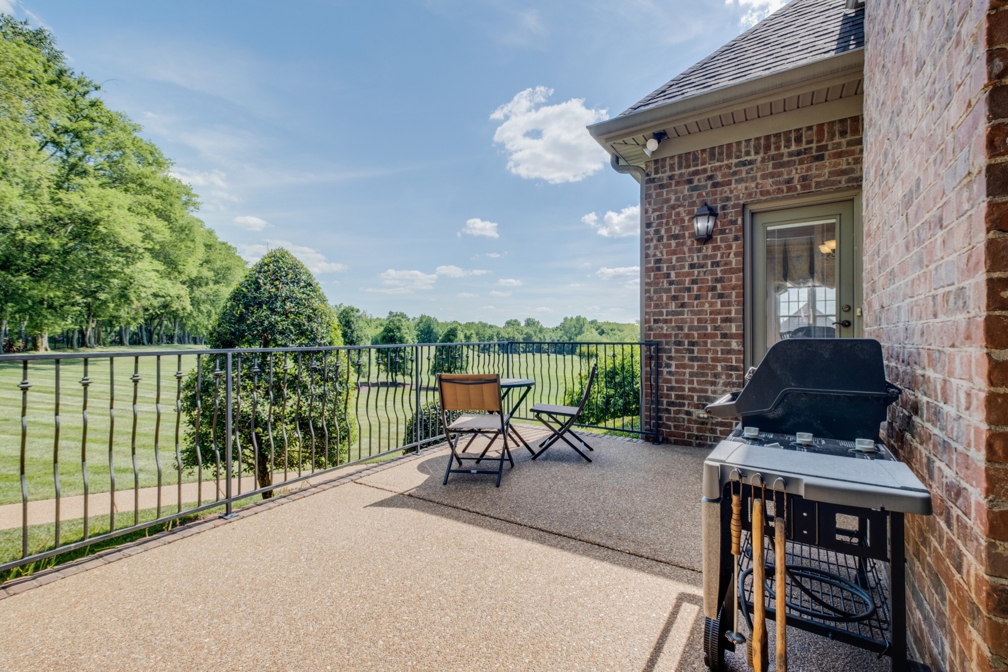 423 Ridgecrest Lane Lebanon, TN 37087 - Photo 42 of 50 a view of a patio with a table chairs and backyard