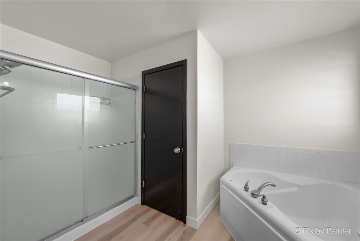 1812 Arbor Fields Drive Plainfield, IL 60586 - Photo 17 of 35 a bathroom with a tub and shower