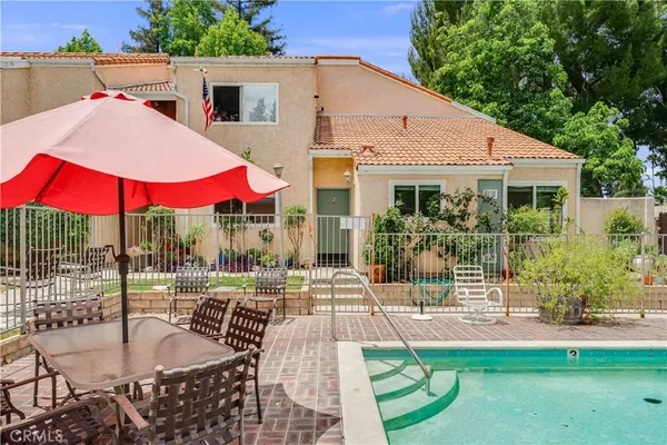 $525,000 | 6300 Shoup Avenue, Unit 2, Woodland Hills, CA 91367