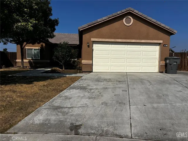 a view of a house with a outdoor space