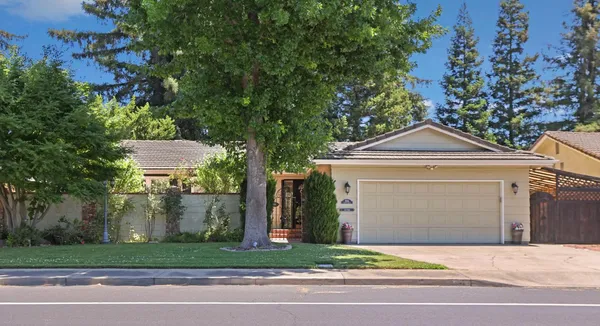 $575,000 | 806 South Mills Avenue, Lodi, CA 95242