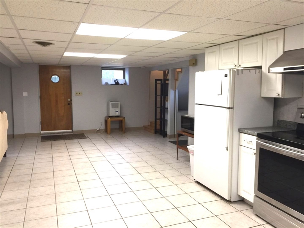 11 Walnut Hill Road, Unit 1 Newton, MA 02459 - Photo 3 of 10