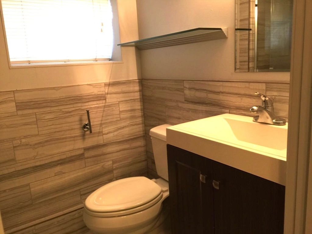 11 Walnut Hill Road, Unit 1 Newton, MA 02459 - Photo 6 of 10