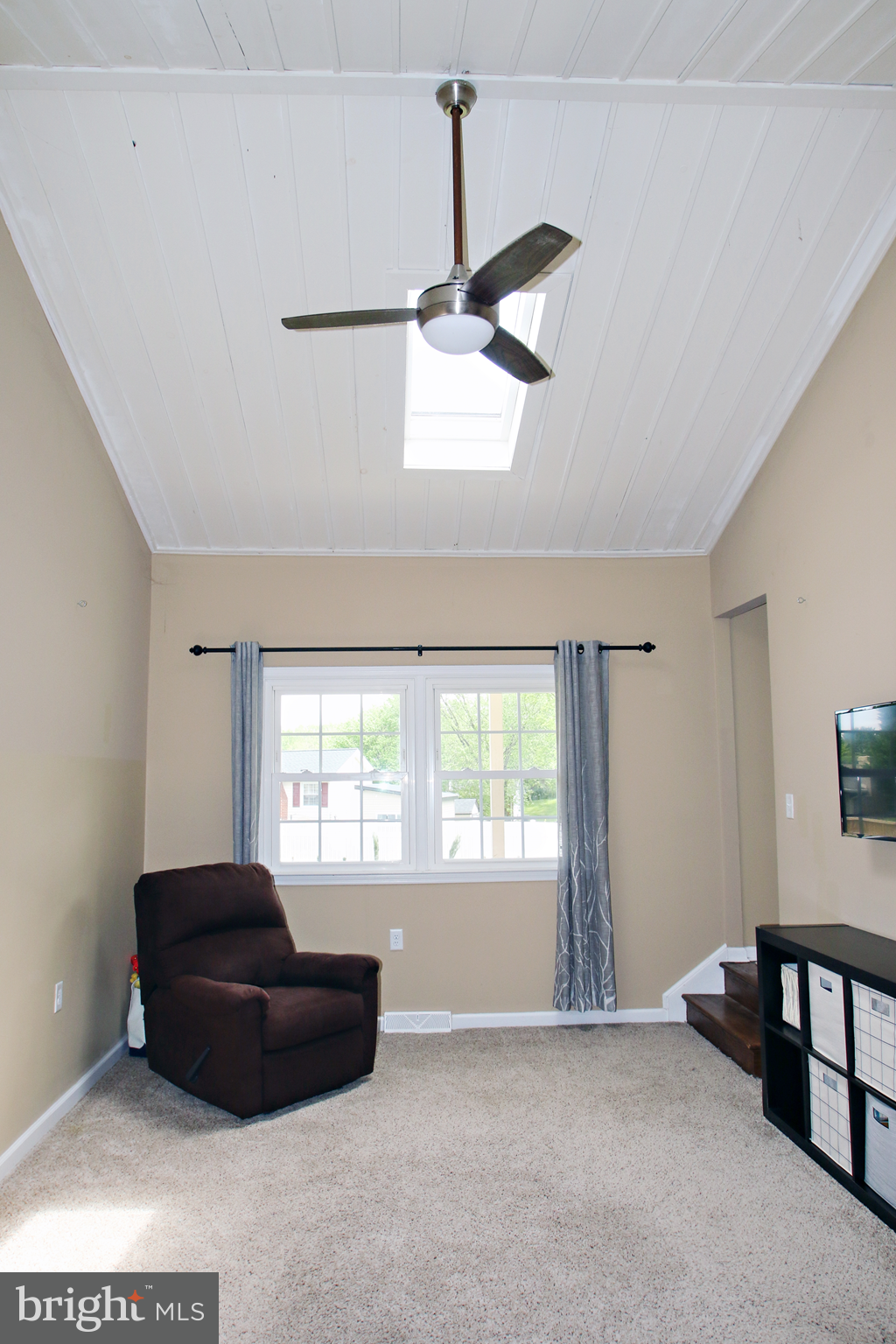 100 Ware Road Newark, DE 19711 - Photo 11 of 29 Vaulted ceiling in Family Room