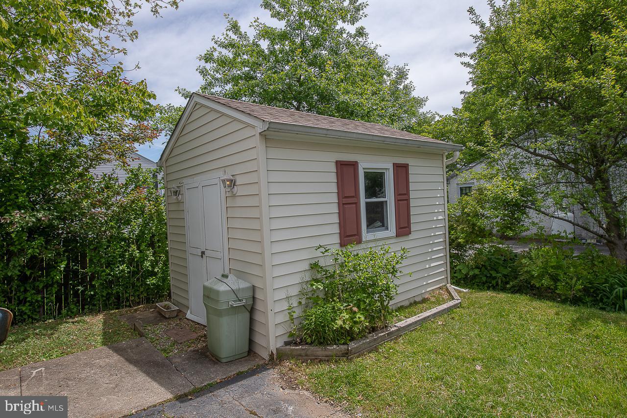527 Schick Road Aston, PA 19014 - Photo 27 of 28 a front view of a house with garden