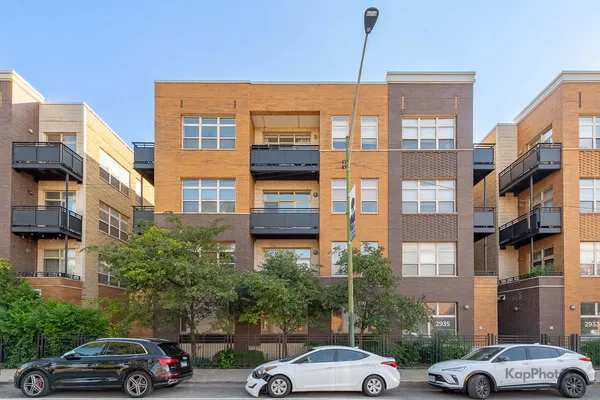 $2,600 | 2935 North Clybourn Avenue, Unit 301, Chicago, IL 60618