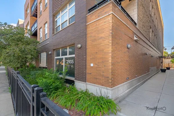 $2,600 | 2935 North Clybourn Avenue, Unit 301, Chicago, IL 60618