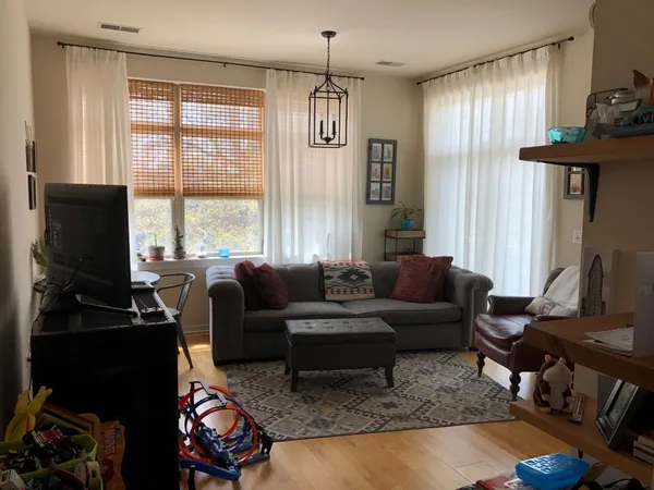 $2,600 | 2935 North Clybourn Avenue, Unit 301, Chicago, IL 60618