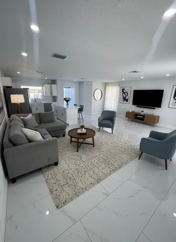 $1,995 | 2346 Lakeshore Circle, Port Charlotte, FL 33952