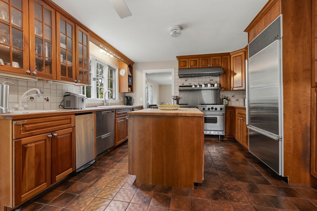 11 Pickman Road Beverly, MA 01915 - Photo 35 of 40