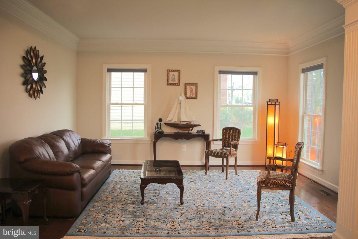 44420 Stone Roses Circle Ashburn, VA 20147 - Photo 3 of 25 Interior (General)