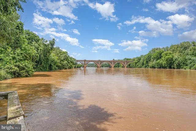 $320,000 | 210 Sophia Street, Fredericksburg, VA 22401