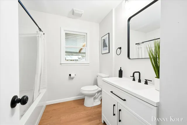 $349,900 | 4322 Fuller Avenue Southeast, Grand Rapids, MI 49508