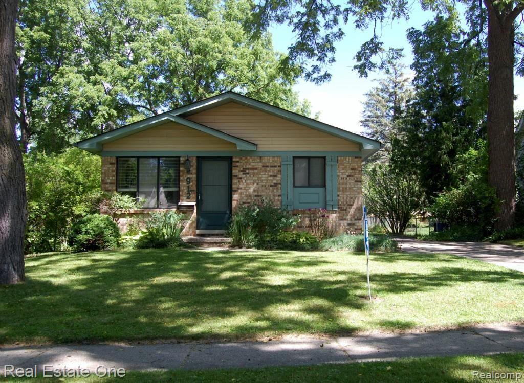 912 Fairview Avenue Rochester, MI 48307 - Photo 1 of 1 DSC_0655.jpg