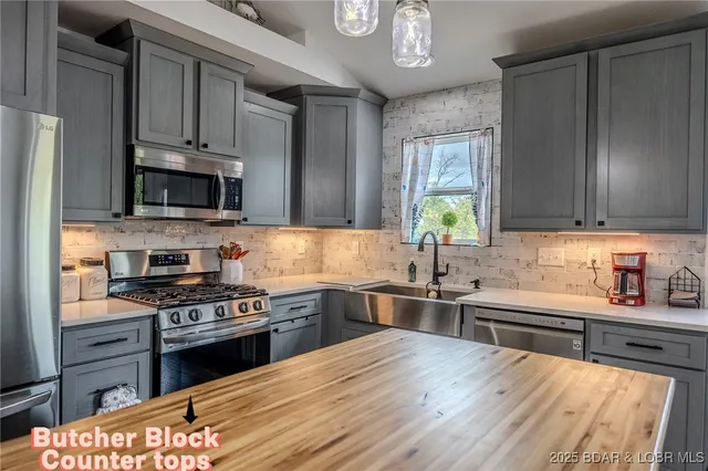 $549,900 | 735 Lake Of The Woods Drive, Macks Creek, MO 65786