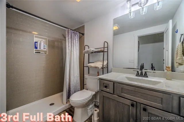 $549,900 | 735 Lake Of The Woods Drive, Macks Creek, MO 65786