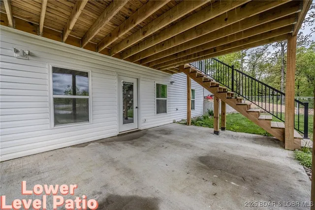 $549,900 | 735 Lake Of The Woods Drive, Macks Creek, MO 65786