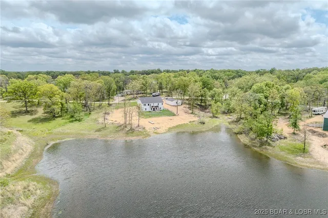 $549,900 | 735 Lake Of The Woods Drive, Macks Creek, MO 65786