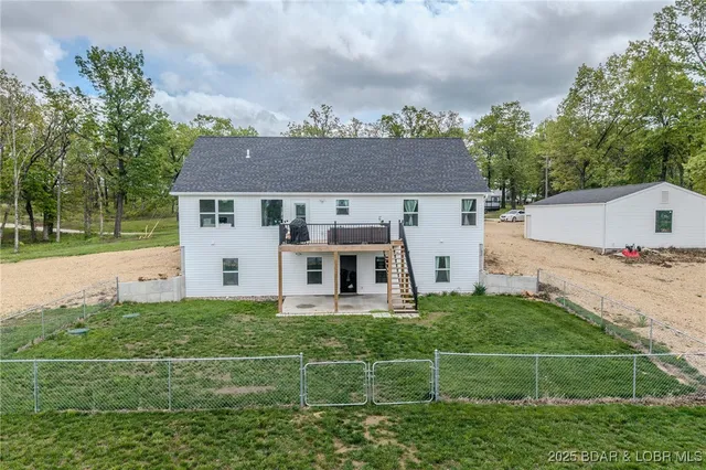 $549,900 | 735 Lake Of The Woods Drive, Macks Creek, MO 65786