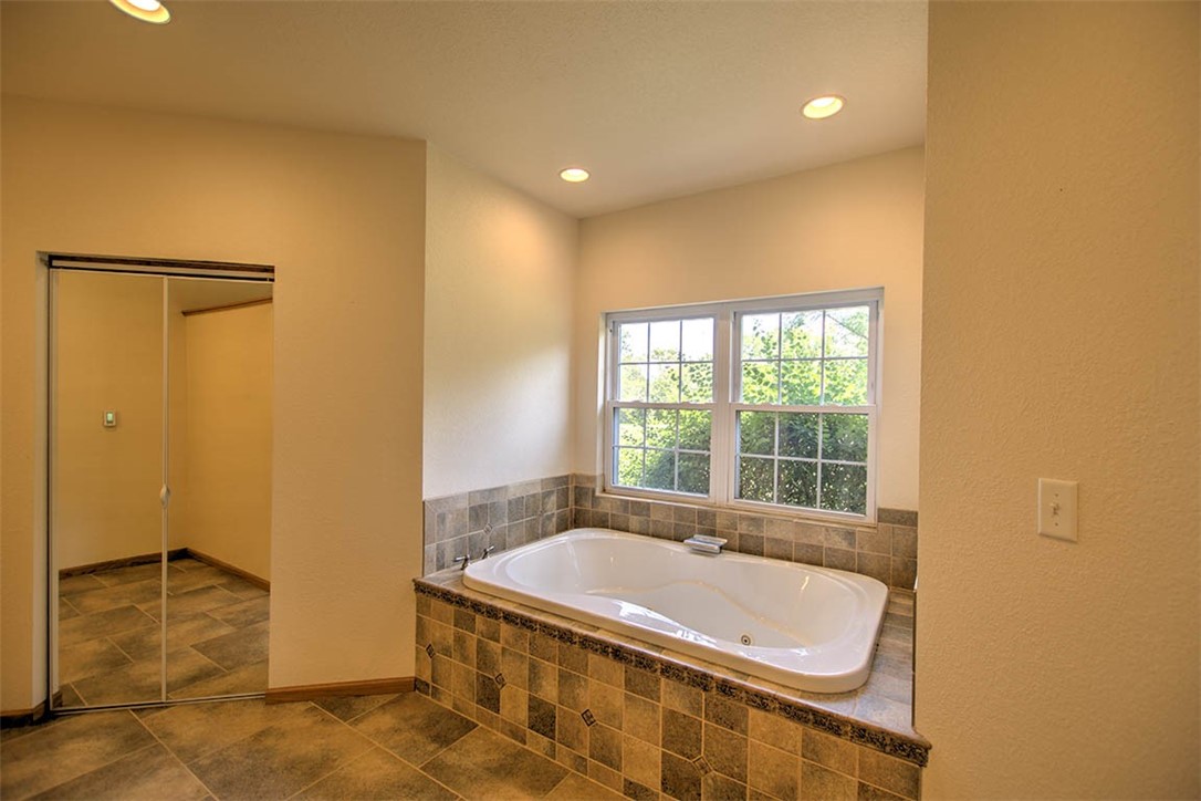 4433 West Rock Springs Road Decatur, IL 62522 - Photo 27 of 48