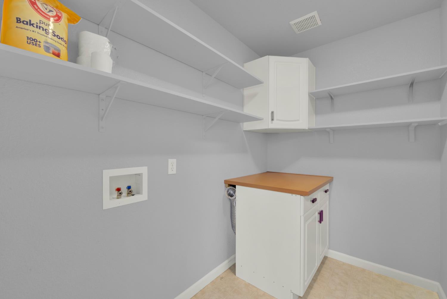 312 Creekside Way Winters, CA 95694 - Photo 27 of 42 Laundry room