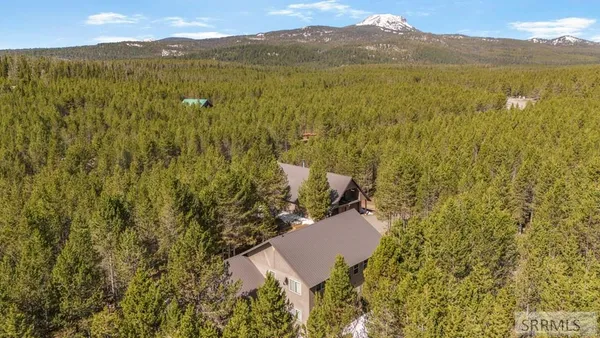 $1,100,000 | 4515 Jm Loop West, Island Park, ID 83429