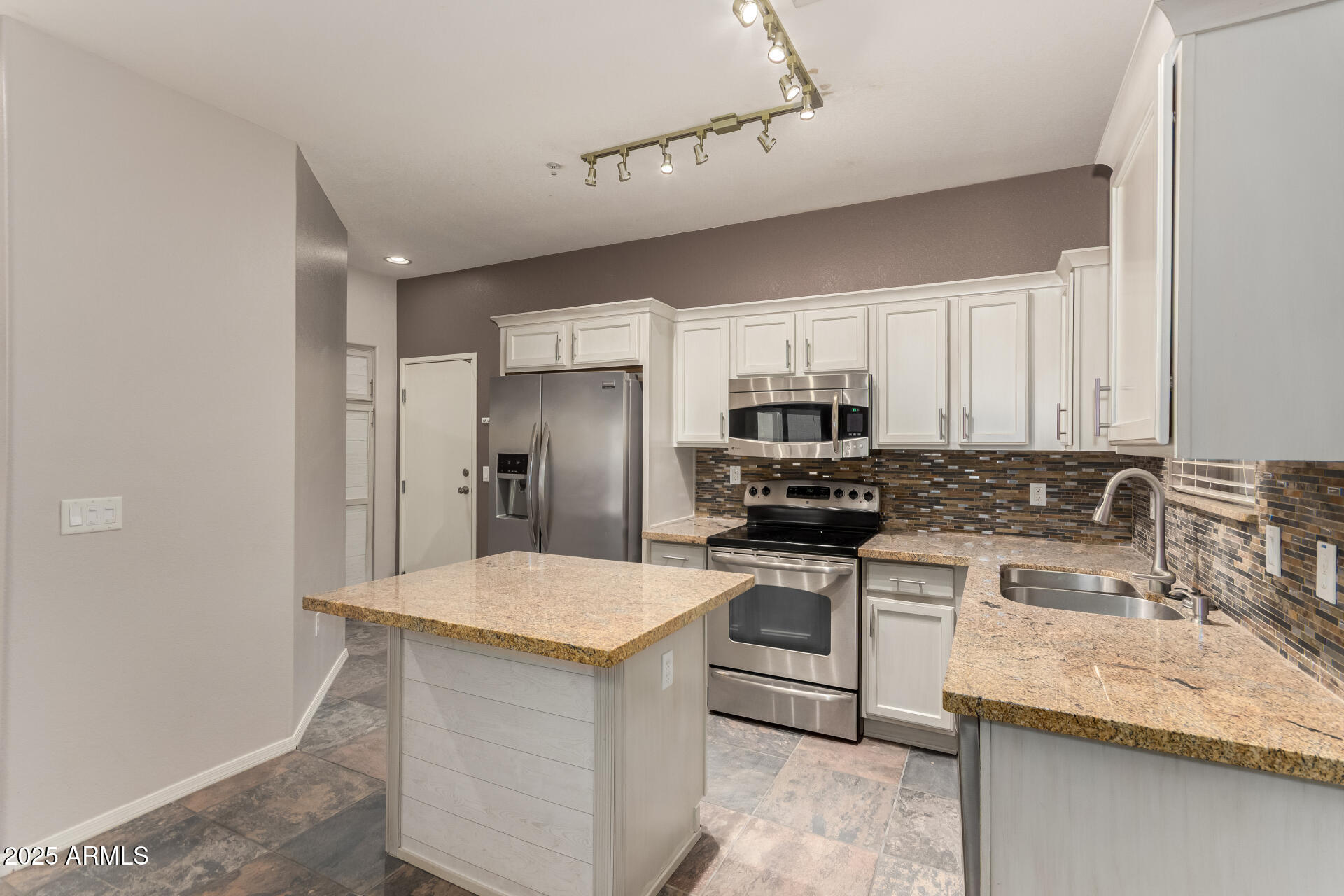 2150 West Alameda Road, Unit 1024 Phoenix, AZ 85085 - Photo 5 of 24 a kitchen with stainless steel appliances a sink stove refrigerator and cabinets