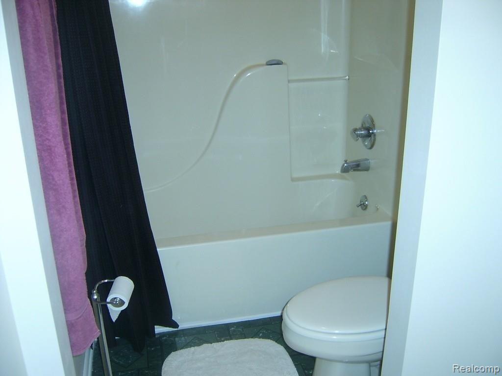 23800 Carleton West Road Belleville, MI 48111 - Photo 5 of 29