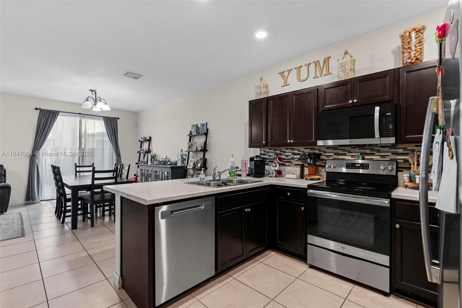 11468 Southwest 252nd Street Homestead, FL 33032 - Photo 6 of 30 Gallery Image 6