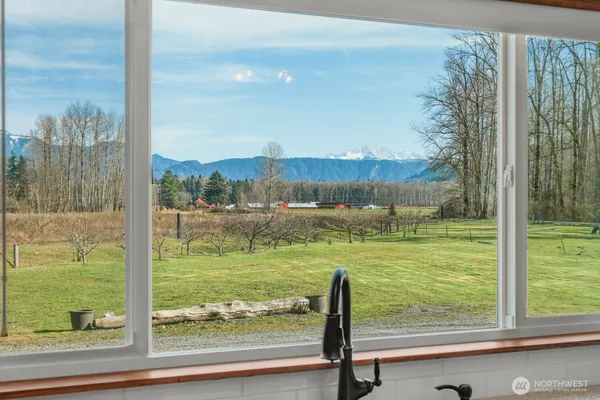$1,500,000 | 3999 Deming Road, Everson, WA 98247
