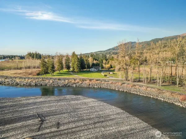 $1,500,000 | 3999 Deming Road, Everson, WA 98247