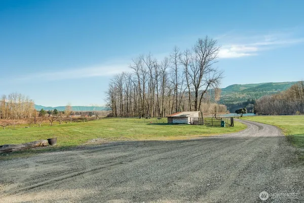 $1,500,000 | 3999 Deming Road, Everson, WA 98247