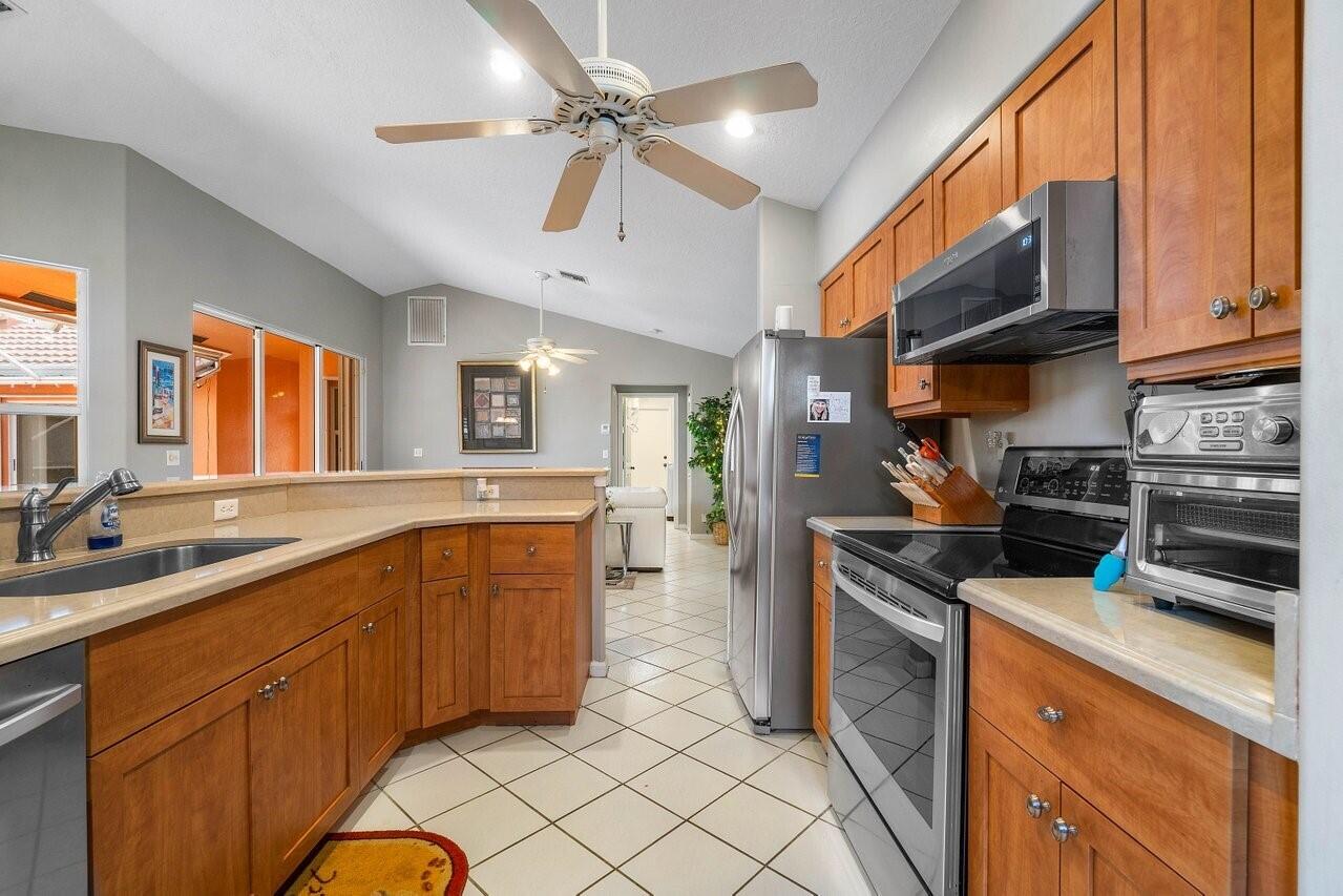 148 Cove Road Greenacres, FL 33413 - Photo 14 of 44 24
