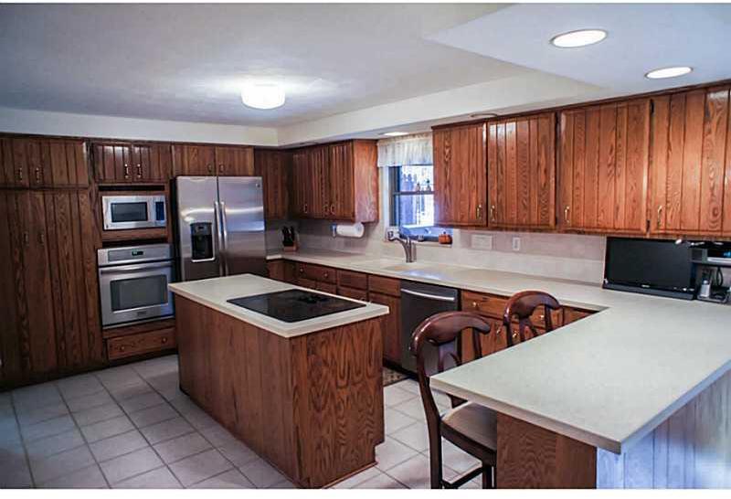 206 Pine Tract Road Butler, PA 16001 - Photo 15 of 25 Kitchen.