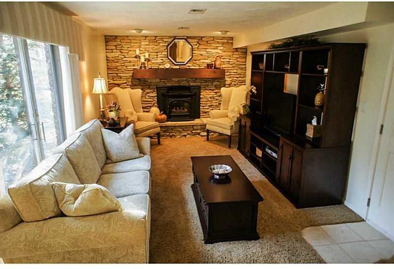 206 Pine Tract Road Butler, PA 16001 - Photo 10 of 25 Living Room.