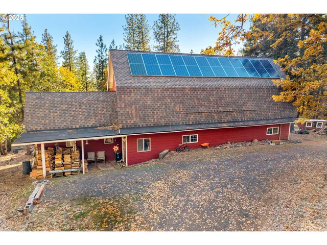 a view of outdoor space with city view