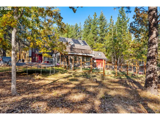 a view of residential houses with yard and swimming pool