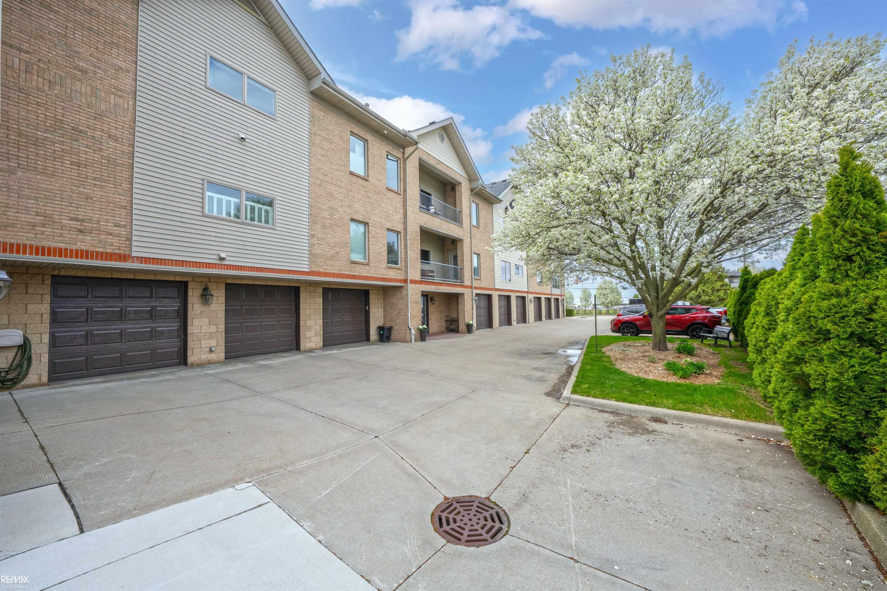 32172 North River Road, Unit 17 Harrison Township, MI 48045 - Photo 7 of 74