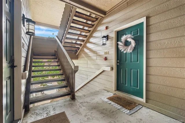 a view of entryway with a front door
