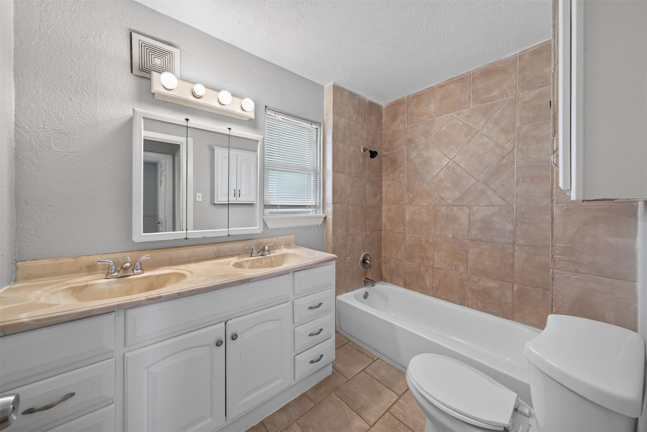 2110 Ridgemore Drive Houston, TX 77055 - Photo 26 of 39 Gallery Image 26