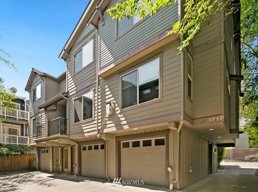 1717 18th Avenue, Unit B Seattle, WA 98122 - Photo 24 of 25 a front view of a house