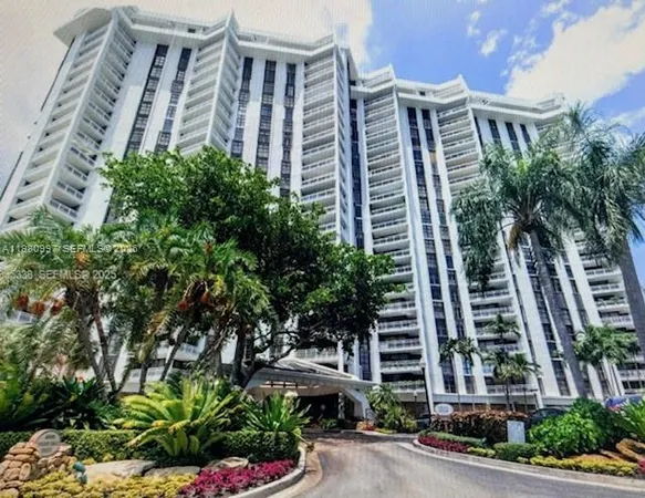 $3,900 | 4000 Towerside Terrace, Unit 1803, Miami, FL 33138