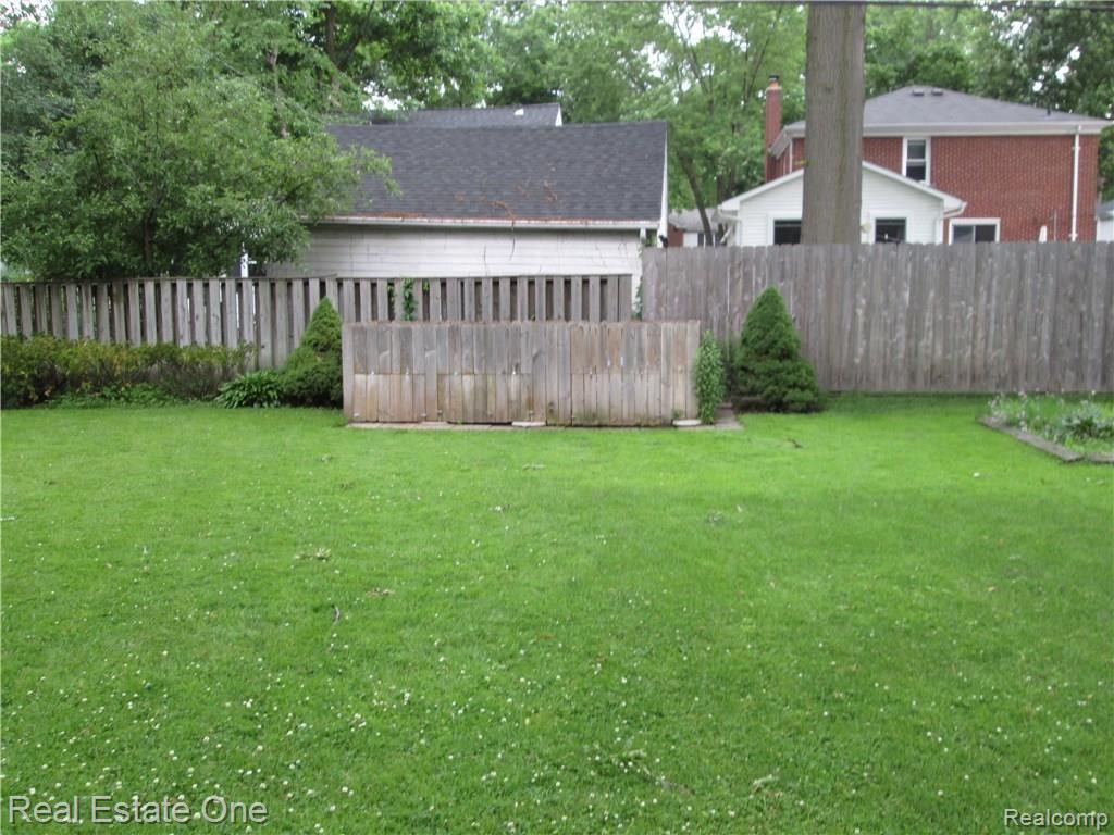 3555 Kenmore Road Berkley, MI 48072 - Photo 13 of 31