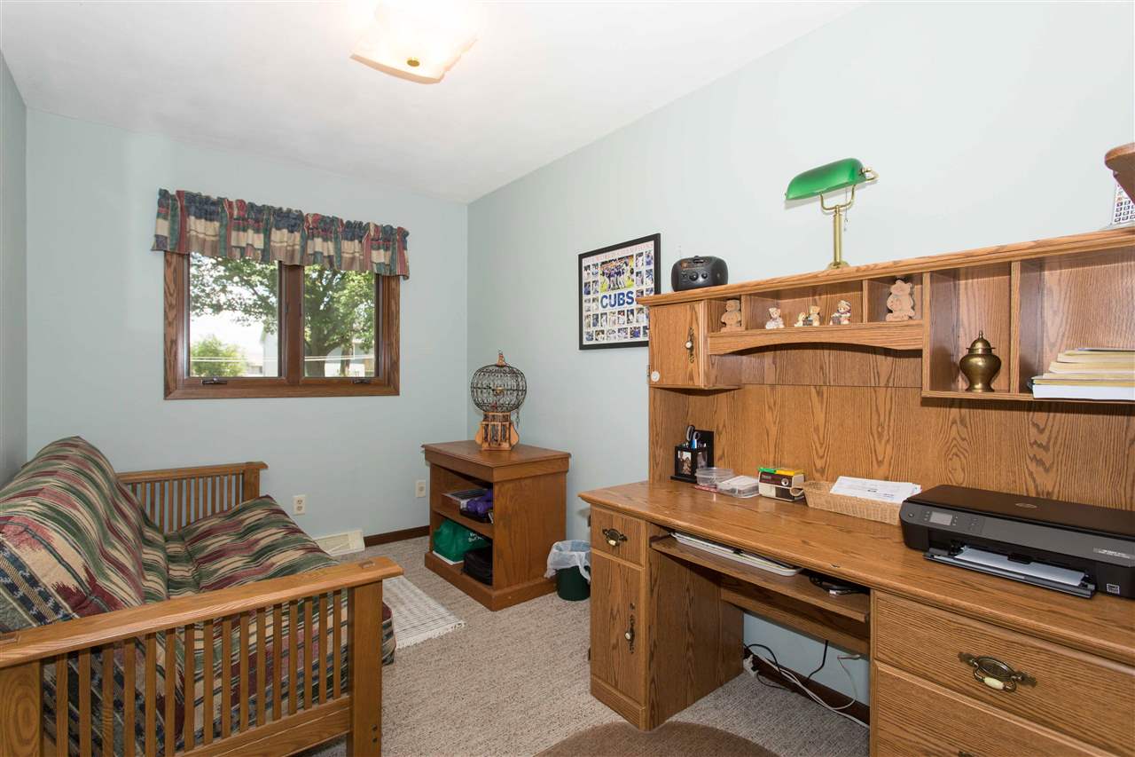 6210 Middle Road Dubuque, IA 52002 - Photo 15 of 25 Gallery Image 15