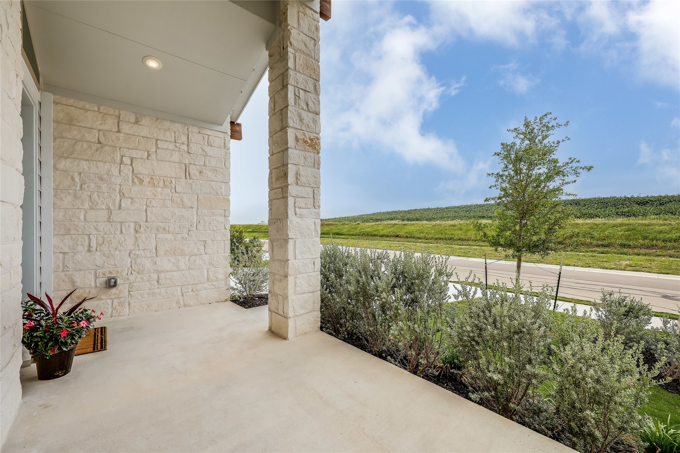 8400 Skytex Street Austin, TX 78744 - Photo 7 of 37
