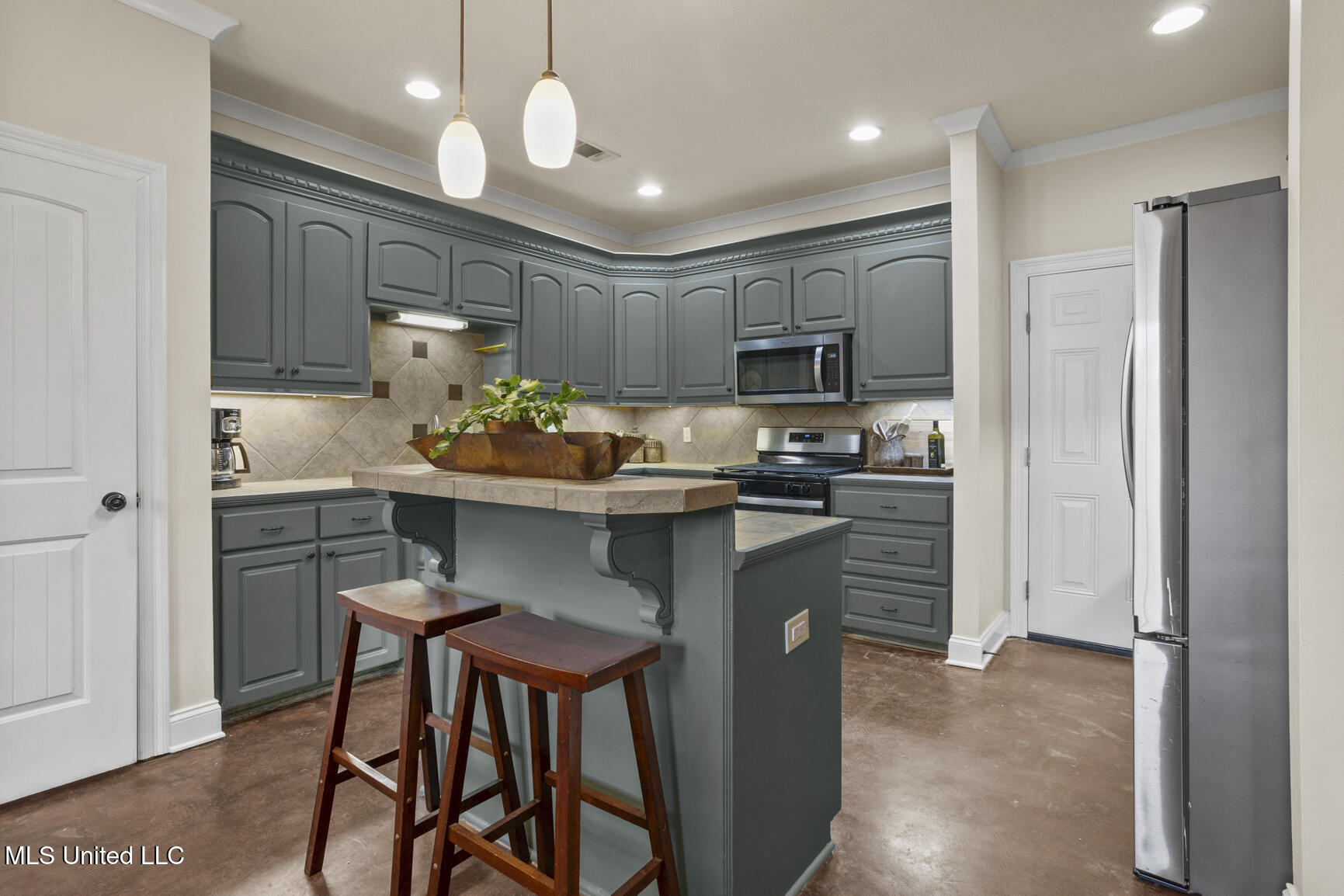 107 Kings Crossing Canton, MS 39046 - Photo 7 of 27 107 Kings Crossing update-1